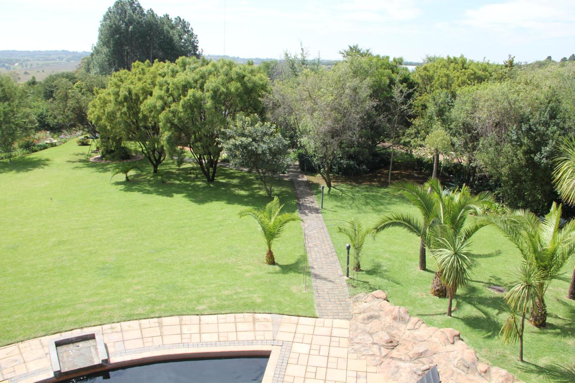 Glenda'S Guest Suites Midrand Exterior photo